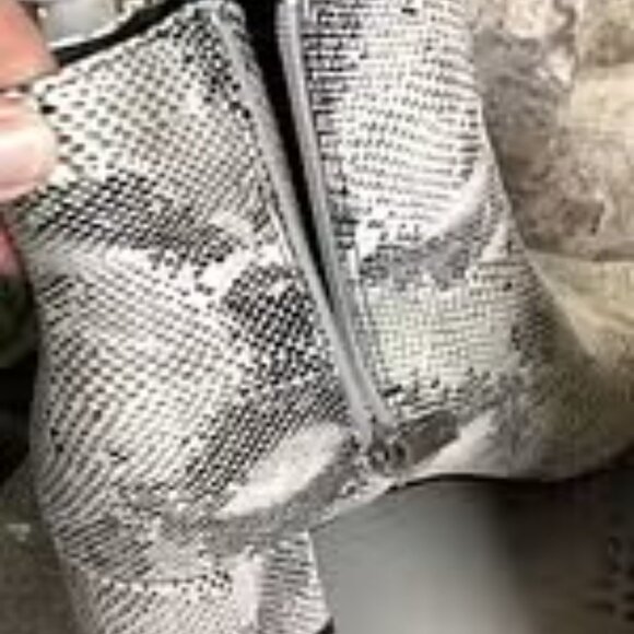 Kenneth Cole Women’s Ankle Boots 9 - Picture 5 of 6